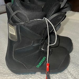 Burton Imprint 1 Size 4 Snowboard Boots.